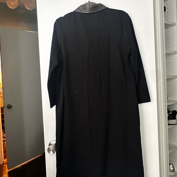 Elegant Black Dress - Picture 5 of 6